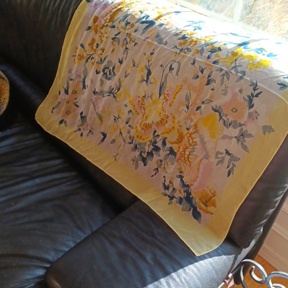 Lovely Yellow Floral Scarff - Picture 4 of 6